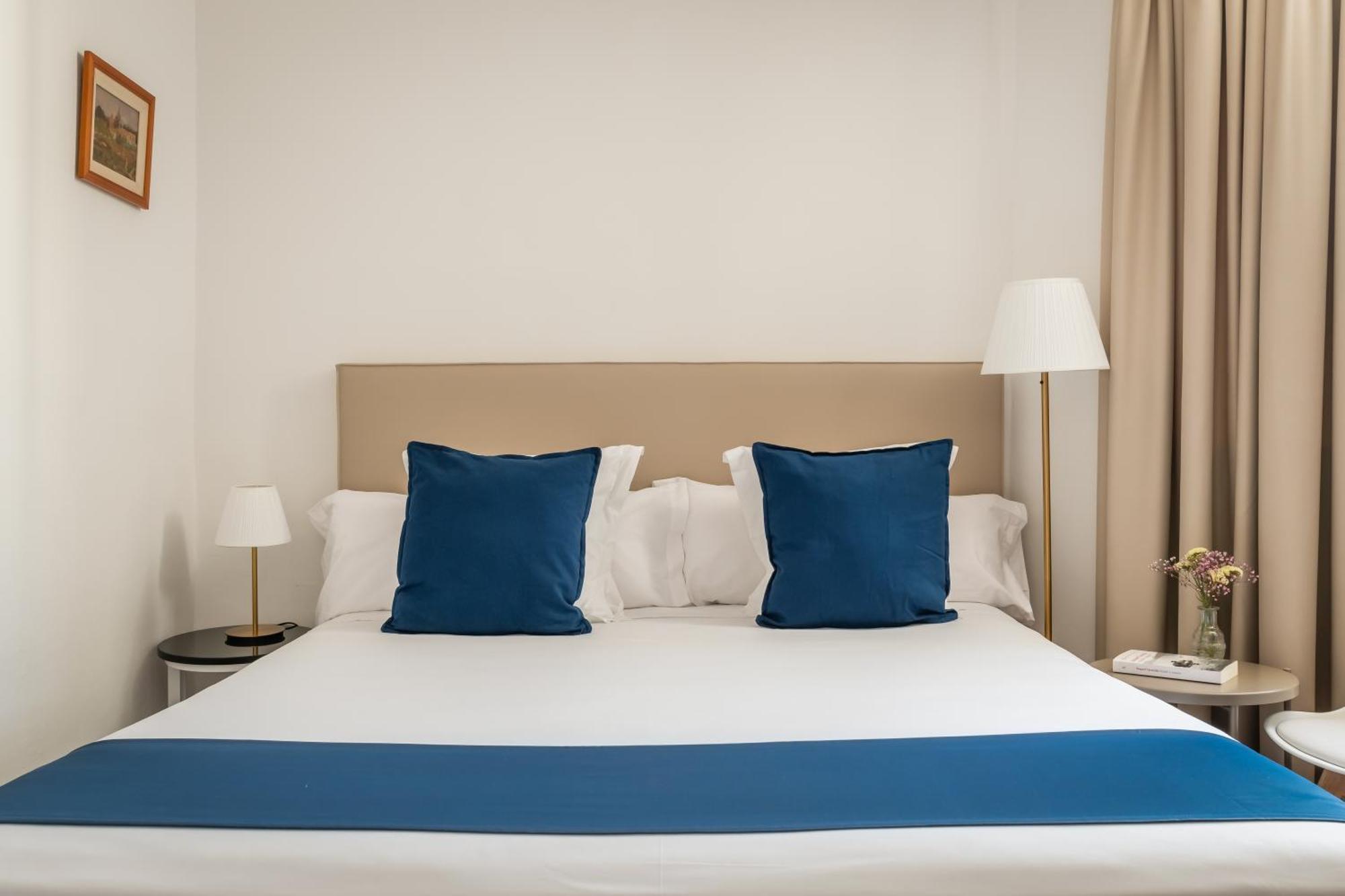 Hotel Medium Romantic Сіджас Номер фото